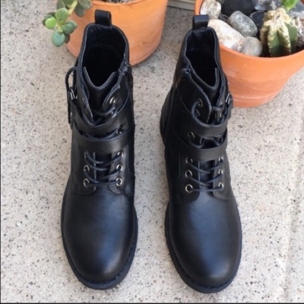 BLACK COMBAT BUCKLE FAUX LEATHER BOOTS - Picture 5 of 5